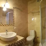 Hotel гук готельно-ресторанний комплекс *