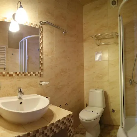 Hotel гук готельно-ресторанний комплекс *