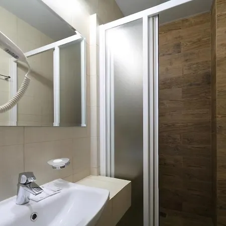 Hotel гук ресторанно-готельний комплекс *