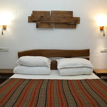 Hotel гук готельно-ресторанний комплекс *