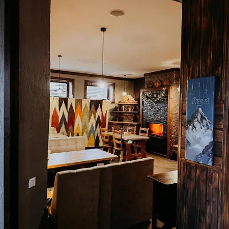 Hotel гук готельно-ресторанний комплекс *