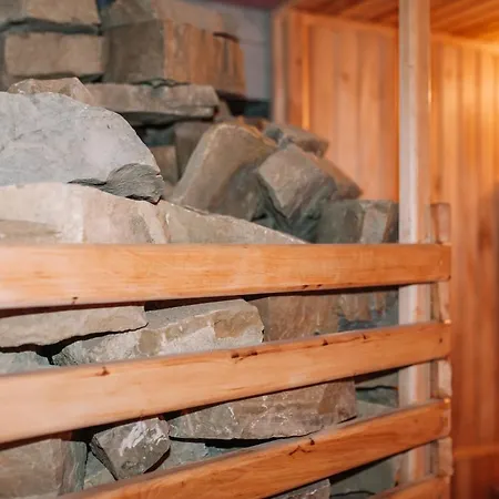 гук готельно-ресторанний комплекс