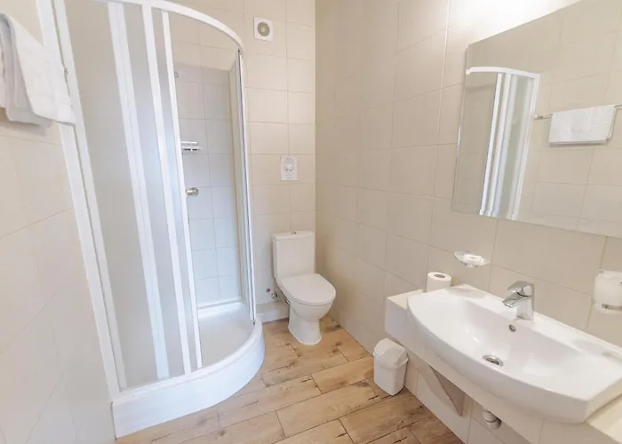 гук готельно-ресторанний комплекс *